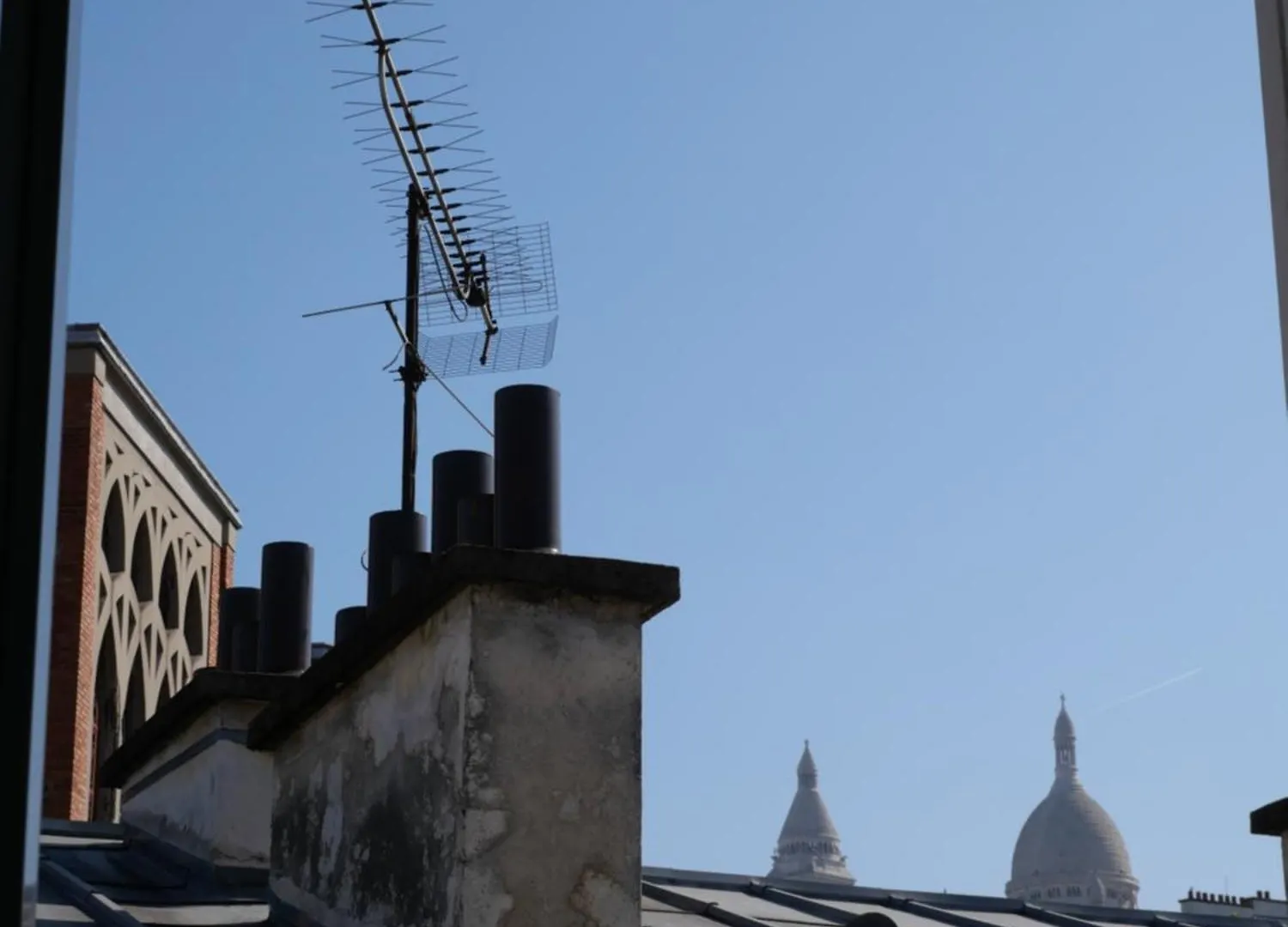 Amazing 1 Bedroom Apartment At Abbesses Paris