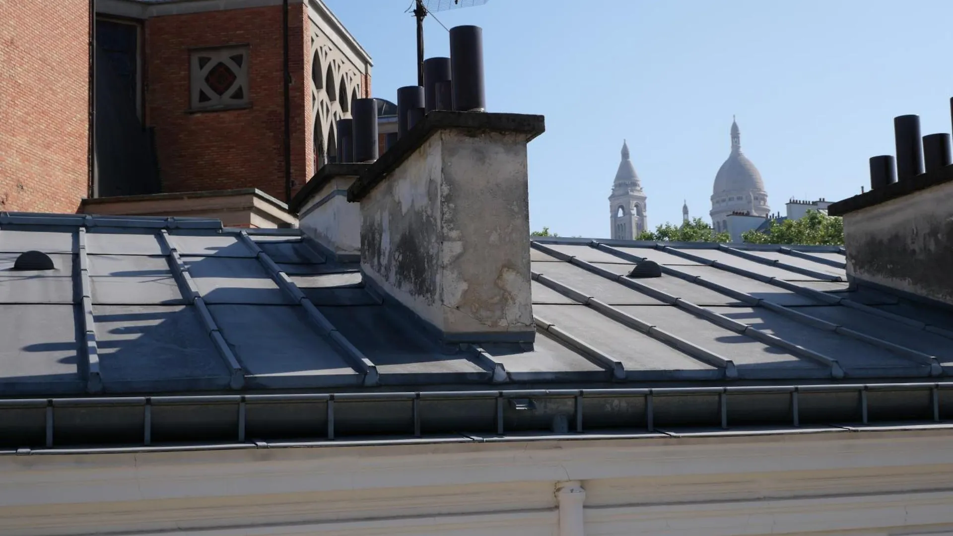 Amazing 1 Bedroom Apartment At Abbesses Paris