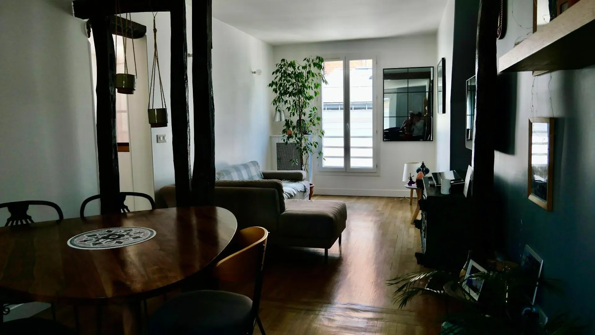 Amazing 1 Bedroom Apartment At Abbesses Paris