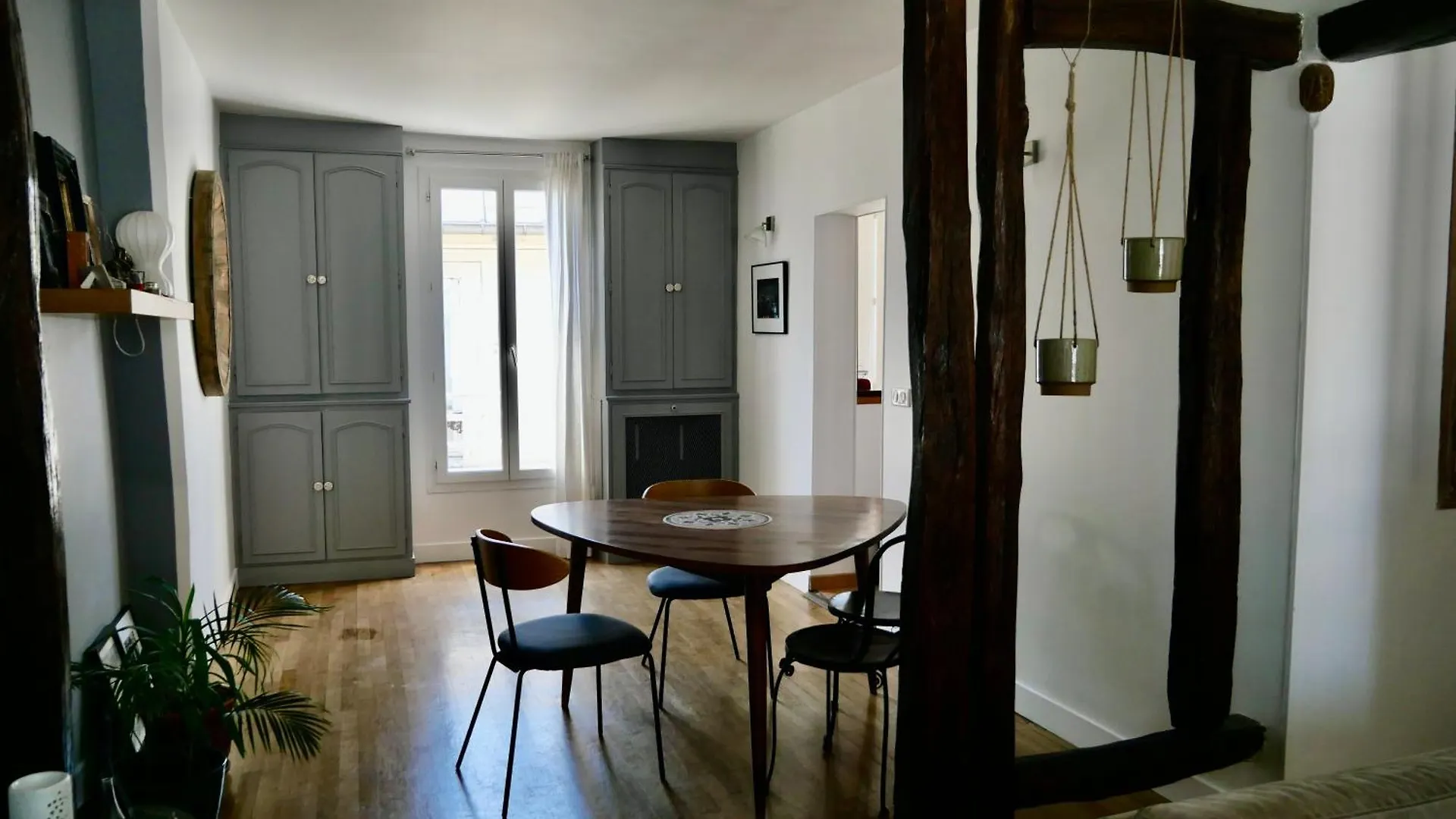 Amazing 1 Bedroom Apartment At Abbesses Paris